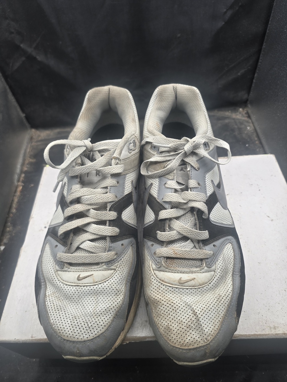 Nike Men's White and Gray Athletic Sneakers